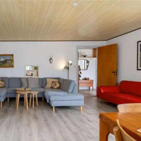 House With Large Garden, Campfire Hut 1 Holiday home
